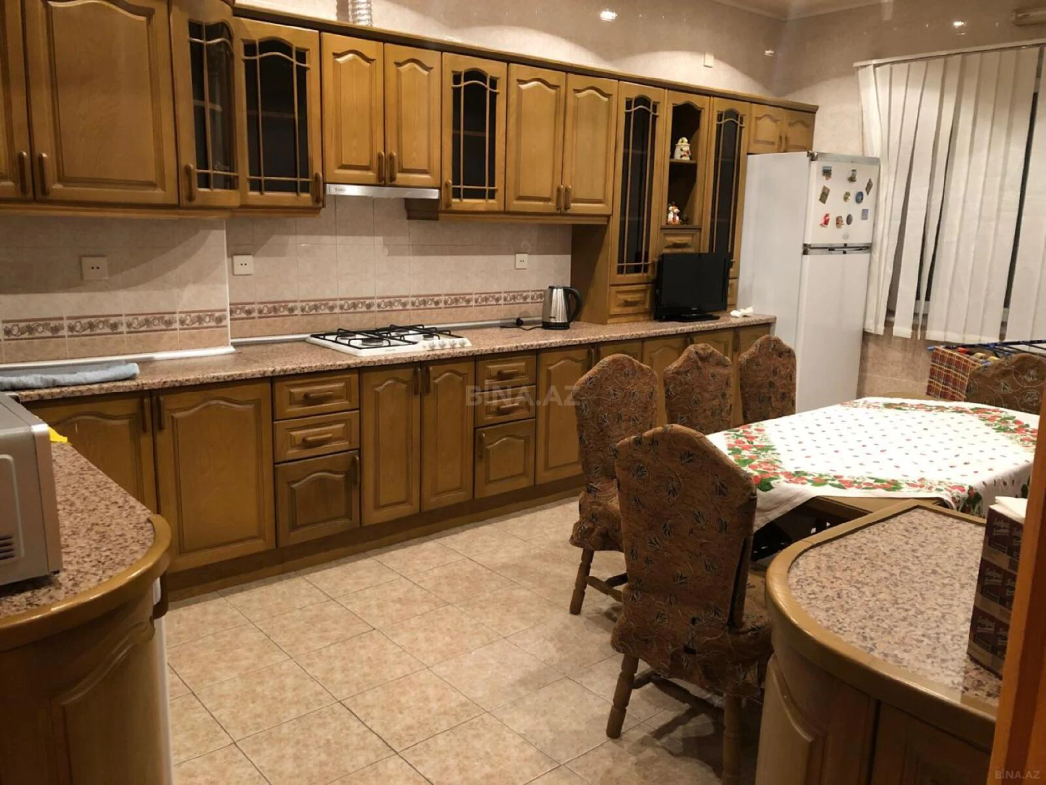 Kirayə verilir 3 otaqlı mənzil 140 m²