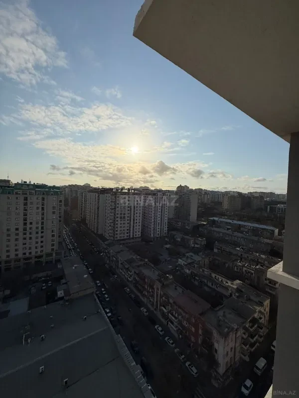 Satılır 2 otaqlı mənzil 83 m²