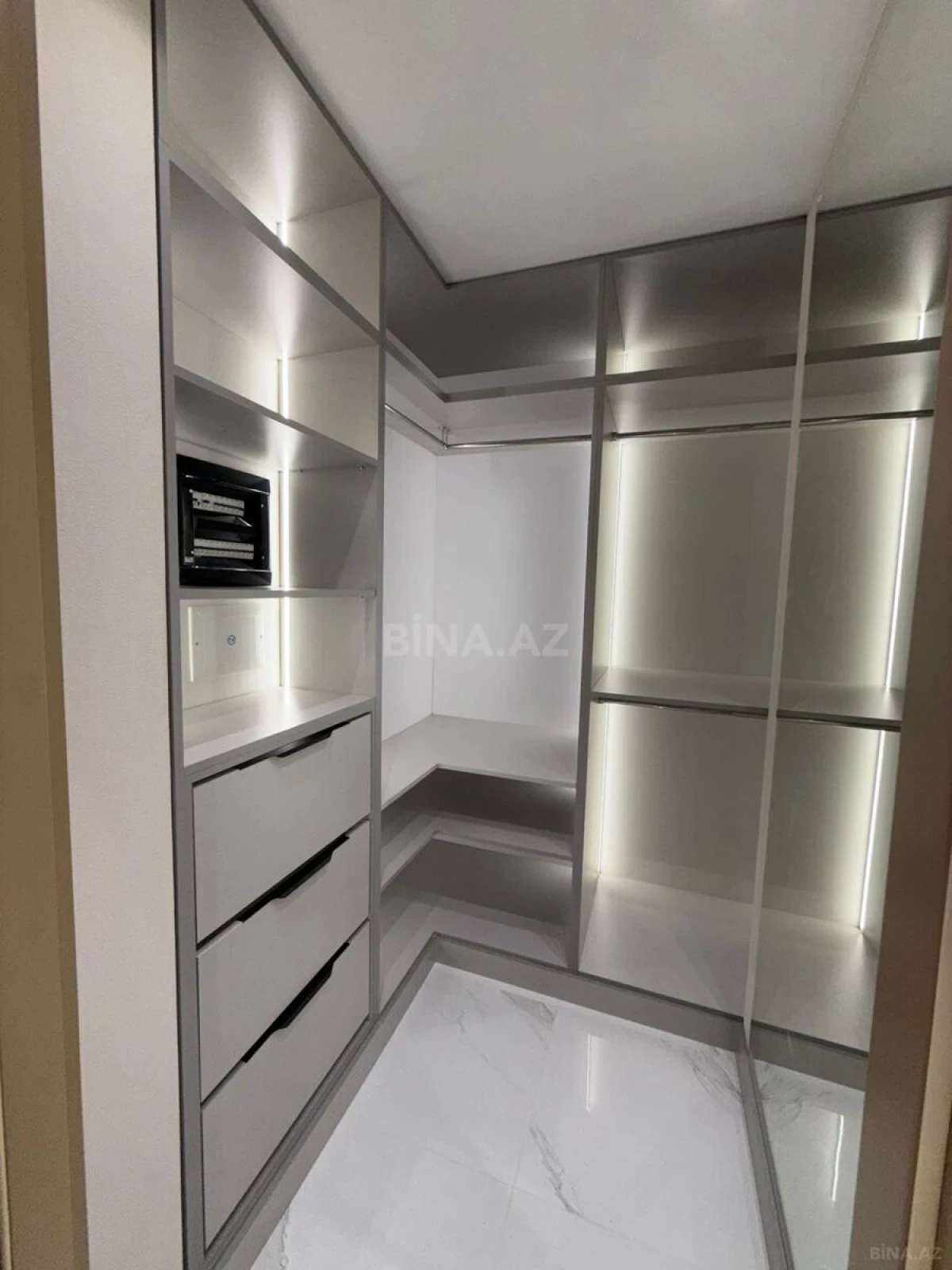 Satılır 2 otaqlı mənzil 83 m²