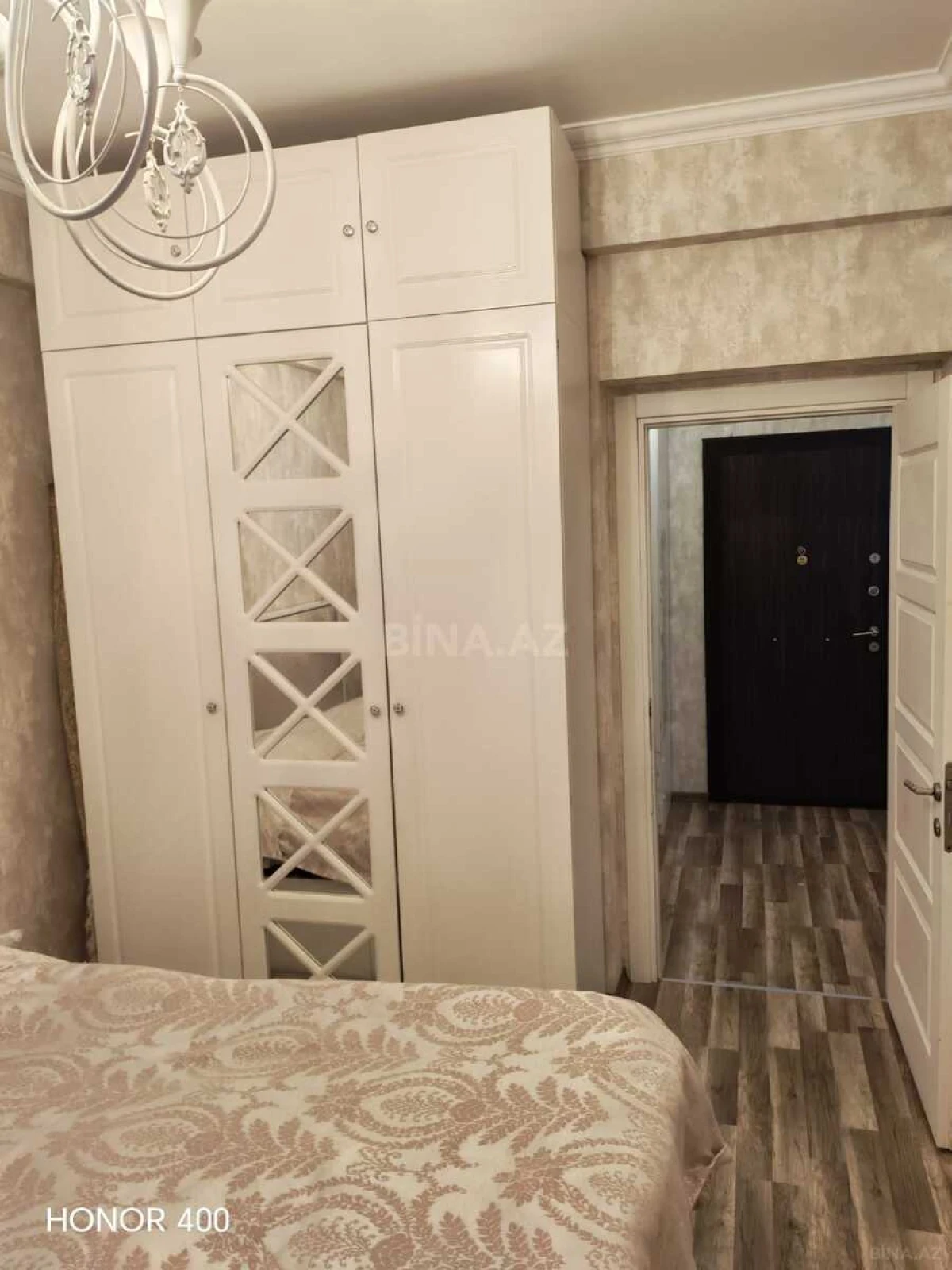 Satılır 2 otaqlı mənzil 76 m²