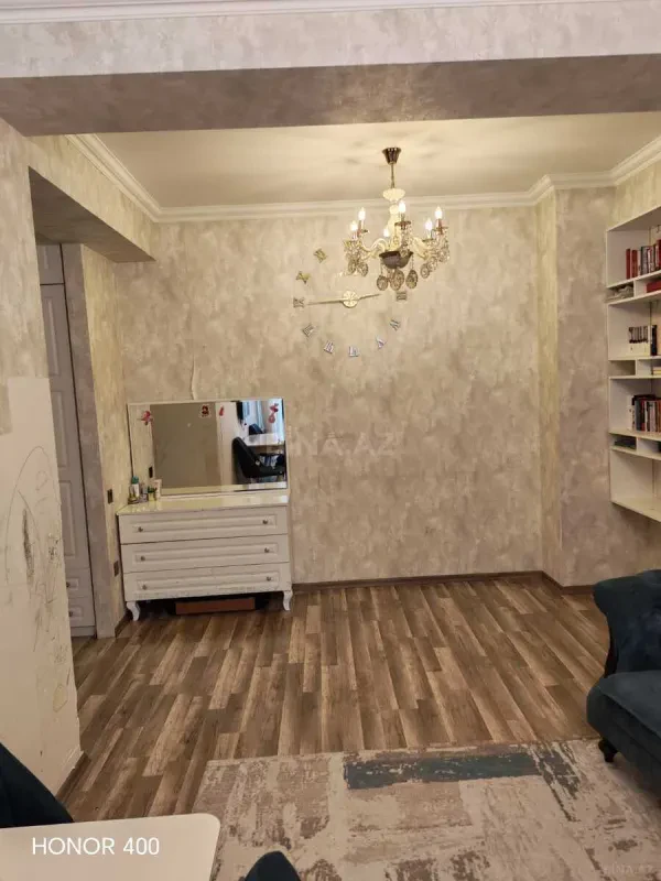Satılır 2 otaqlı mənzil 76 m²