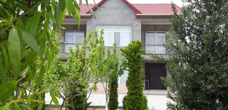 Kirayə verilir 4 otaqlı həyət evi 200 m²