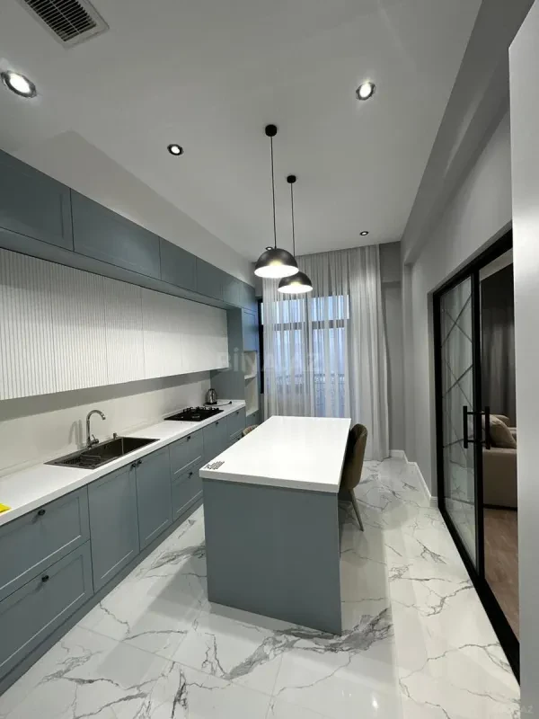 Kirayə verilir 2 otaqlı mənzil 100 m²
