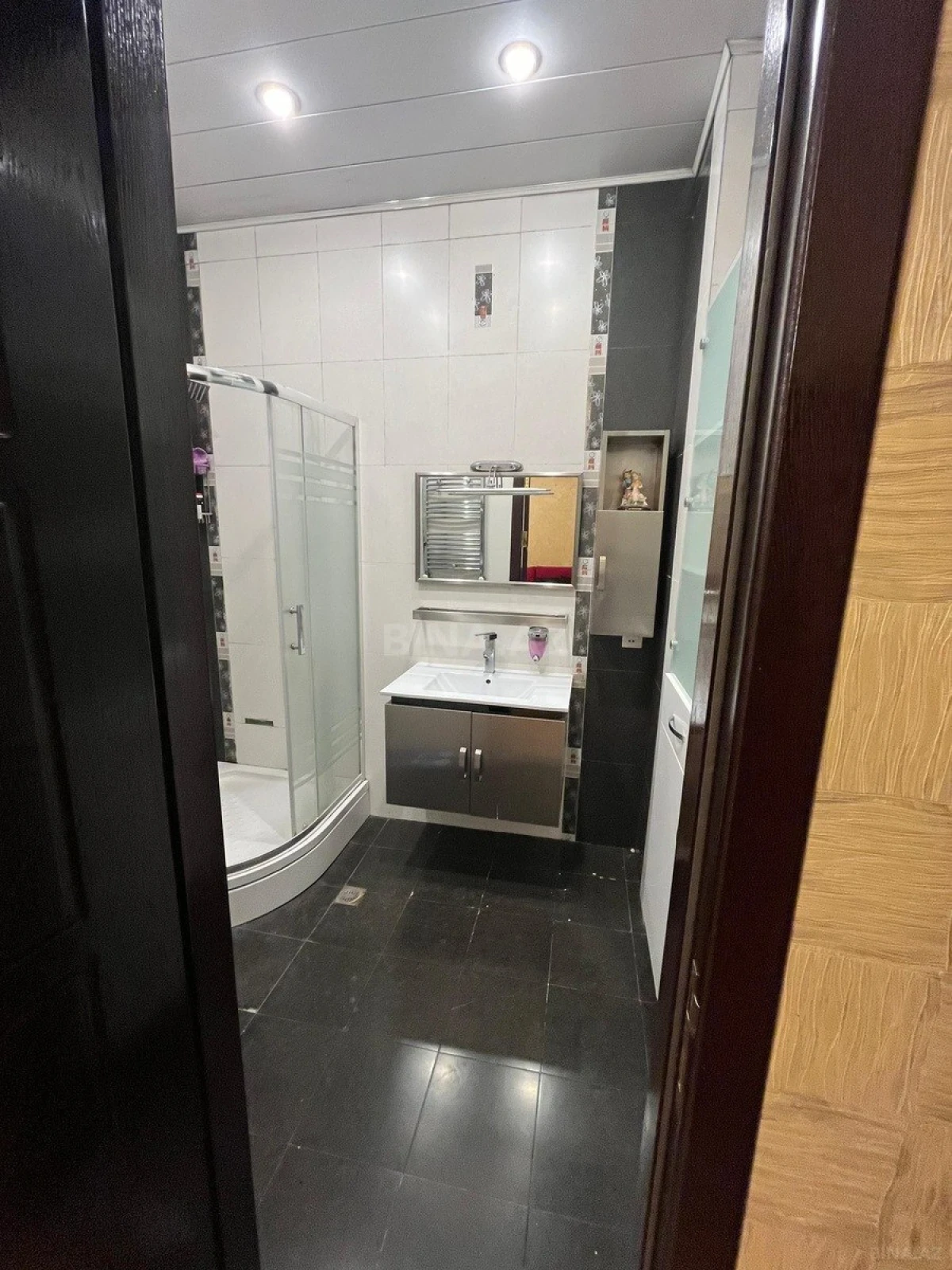 Satılır 3 otaqlı mənzil 135 m²