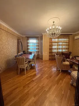 Satılır 3 otaqlı mənzil 135 m²