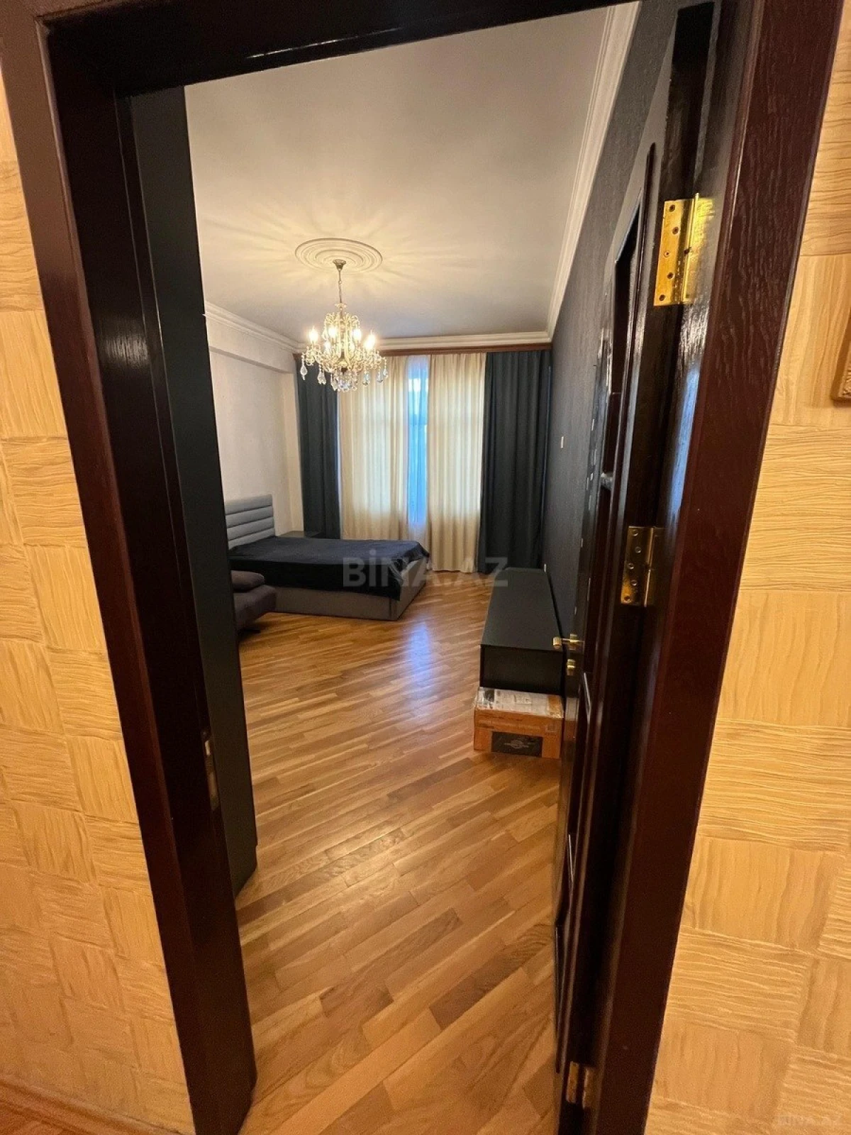 Satılır 3 otaqlı mənzil 135 m²