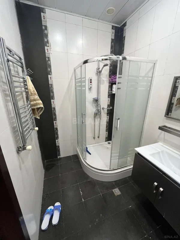 Satılır 3 otaqlı mənzil 135 m²