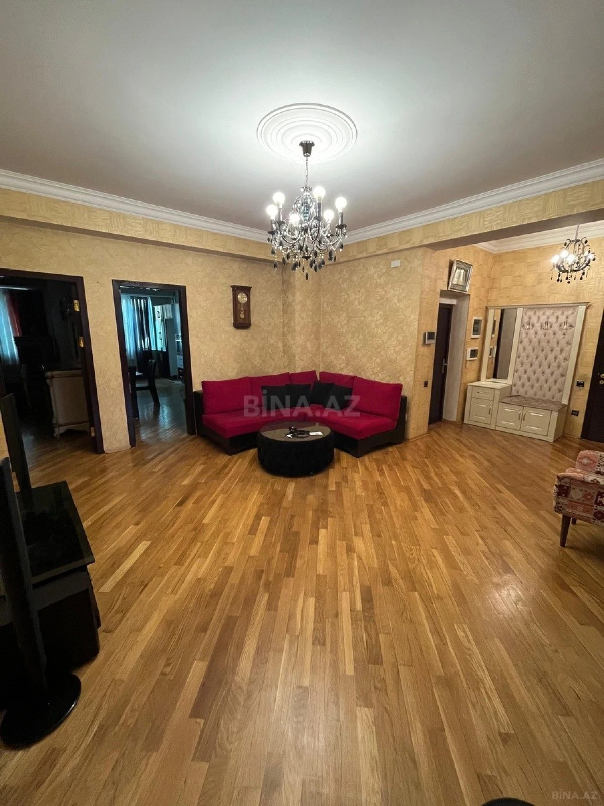Satılır 3 otaqlı mənzil 135 m²