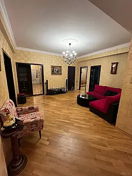Satılır 3 otaqlı mənzil 135 m²