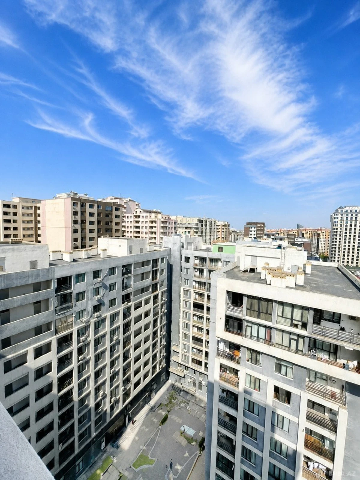 Kirayə verilir 2 otaqlı mənzil 80 m²