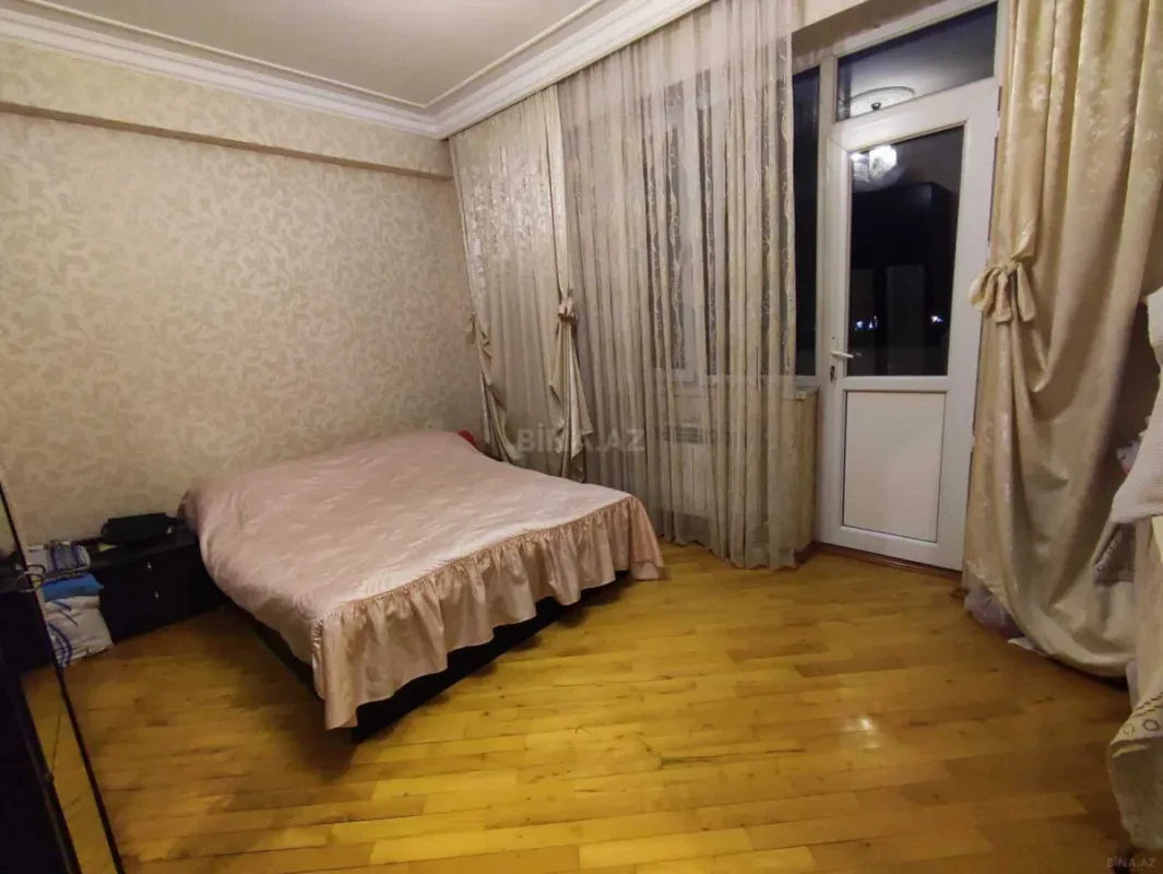 Satılır 3 otaqlı mənzil 140 m²