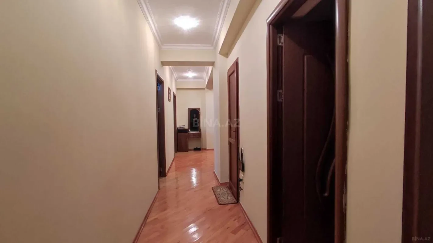 Satılır 3 otaqlı mənzil 140 m²