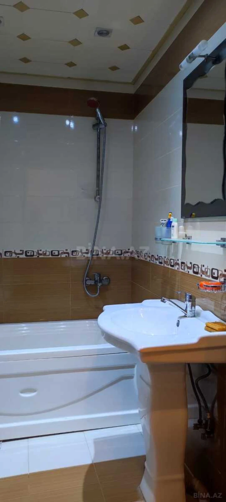 Satılır 3 otaqlı mənzil 140 m²