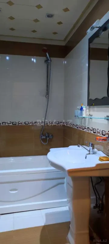 Satılır 3 otaqlı mənzil 140 m²