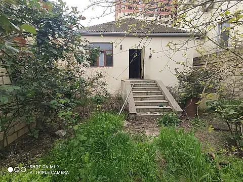 Satılır 3 otaqlı həyət evi 100 m² — Xırdalan 3 otaq 100.00 m²