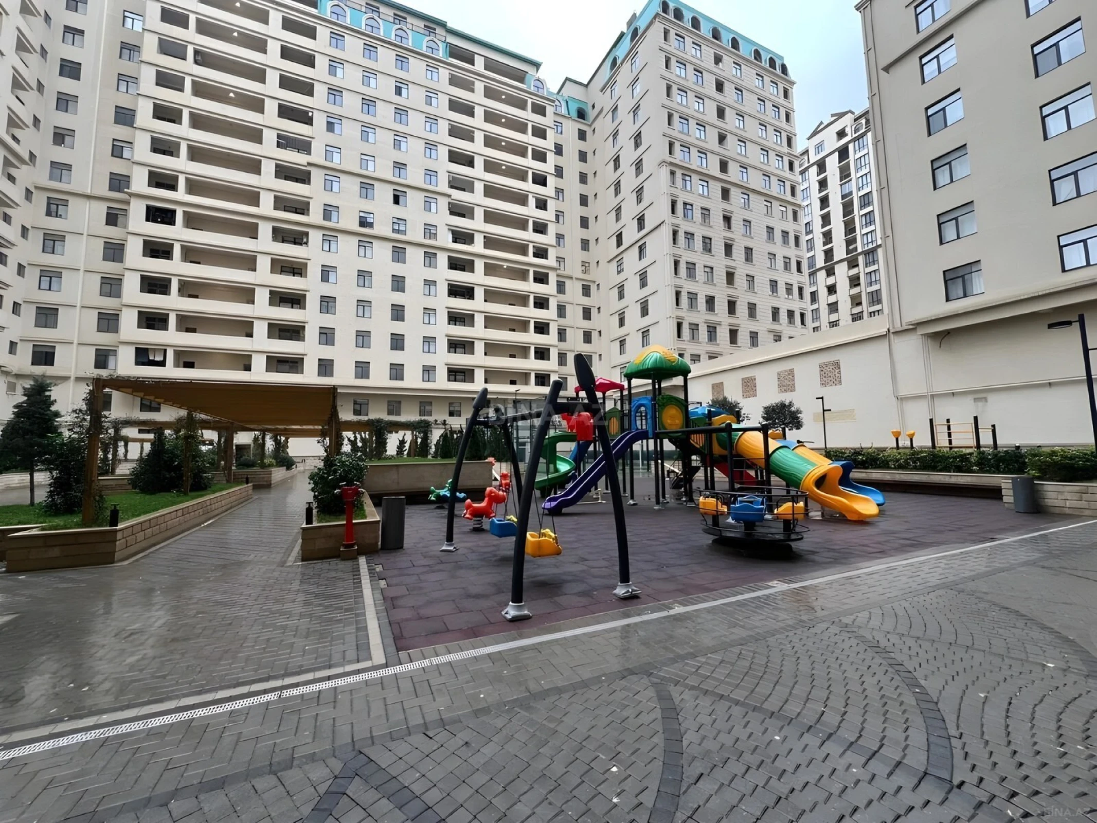 Satılır 3 otaqlı mənzil 166 m²
