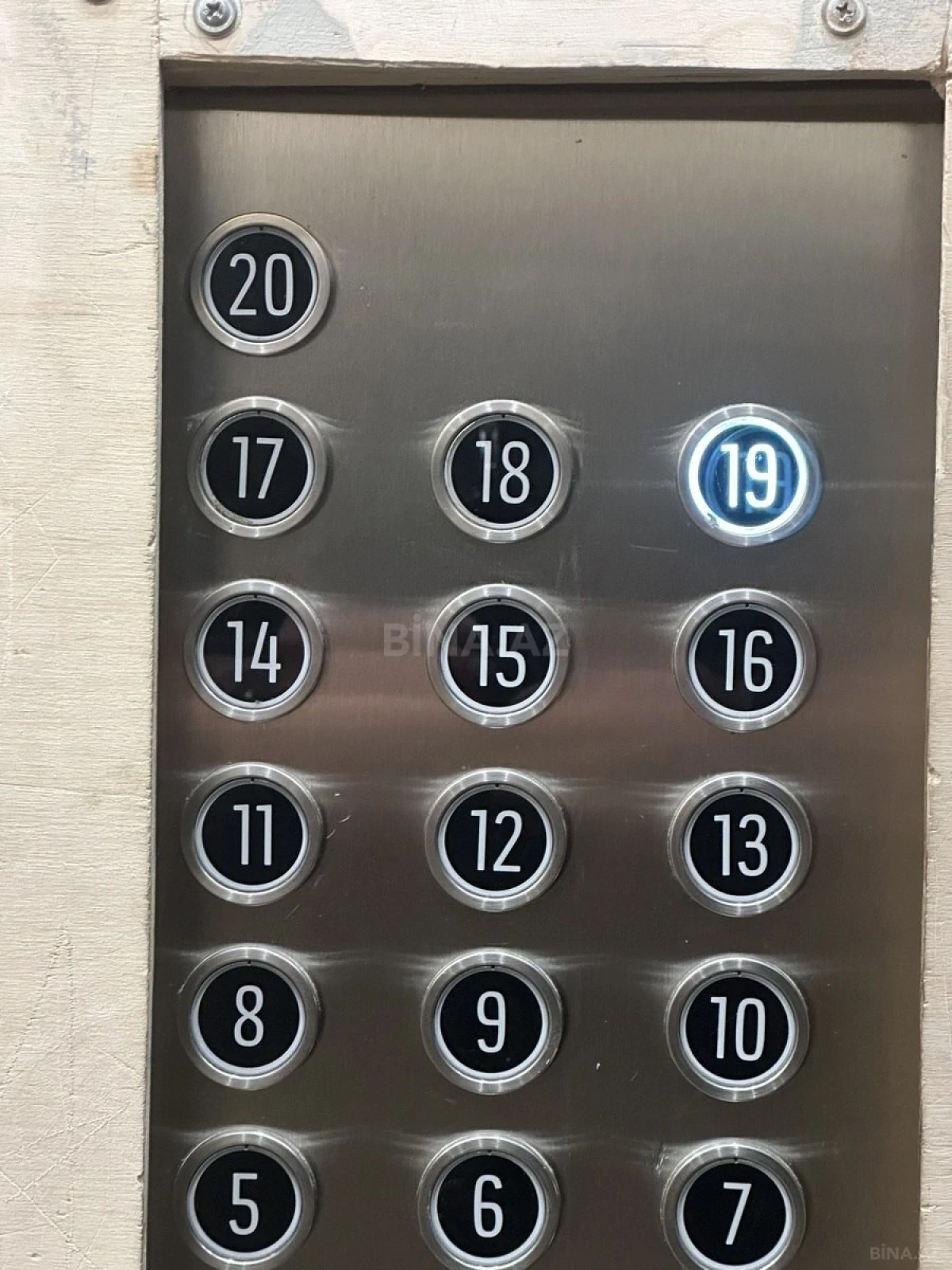 Satılır 3 otaqlı mənzil 94 m²