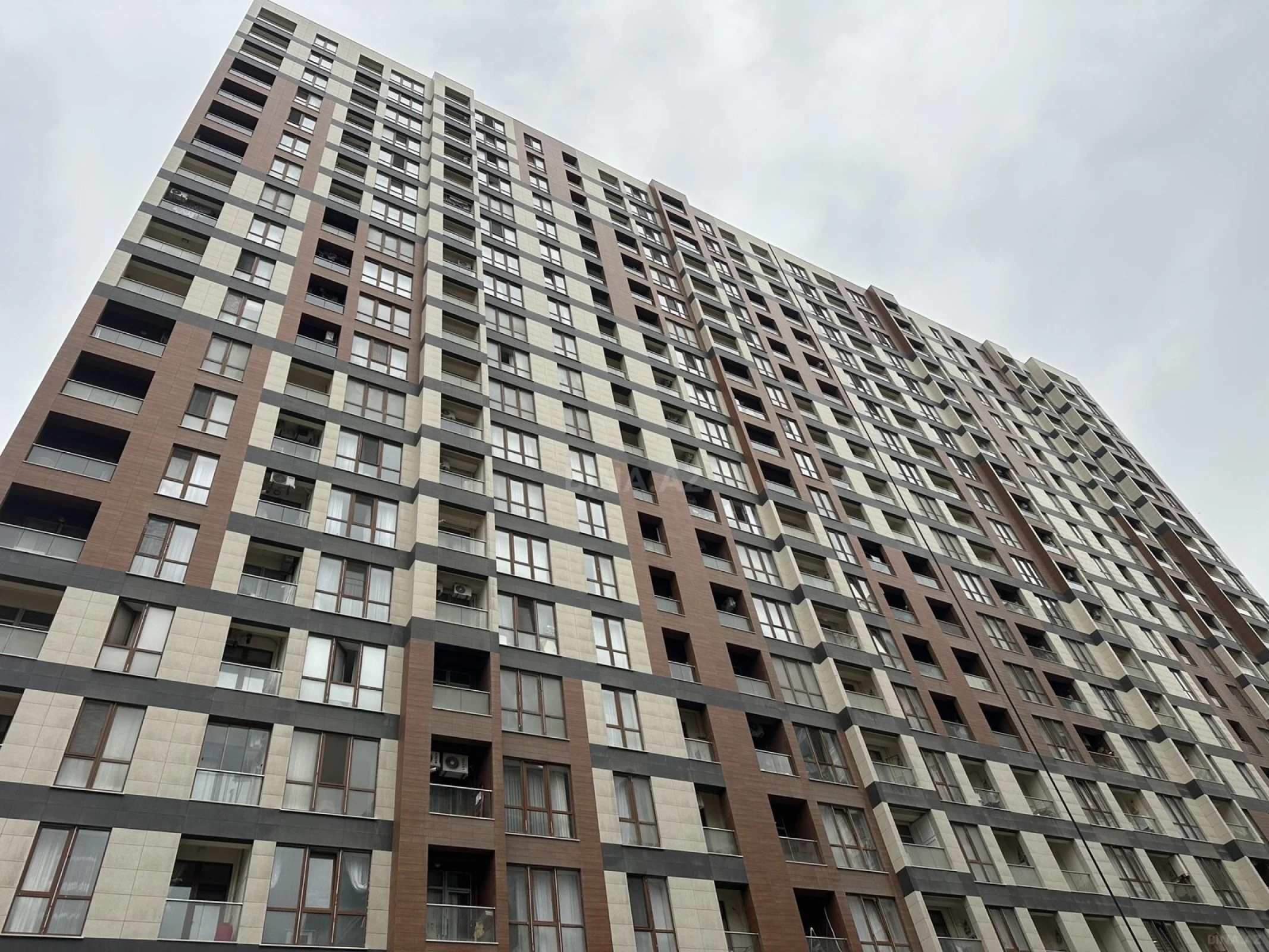 Satılır 3 otaqlı mənzil 94 m²