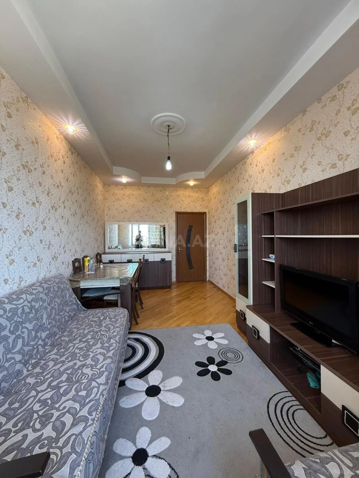 Kirayə verilir 2 otaqlı mənzil 60 m²