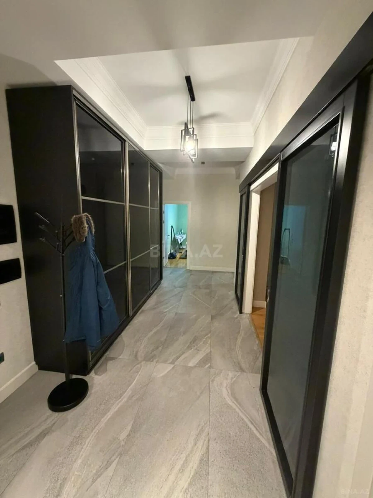 Kirayə verilir 4 otaqlı mənzil 140 m²