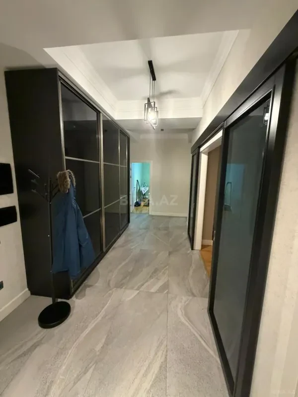 Kirayə verilir 4 otaqlı mənzil 140 m²
