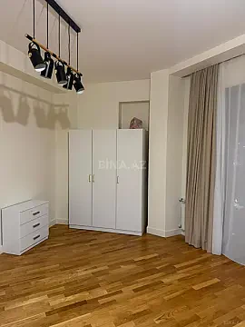 Kirayə verilir 4 otaqlı mənzil 140 m²
