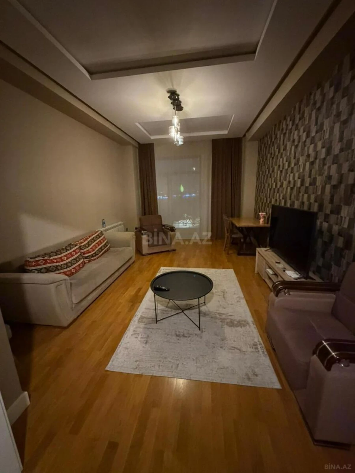 Kirayə verilir 4 otaqlı mənzil 140 m²