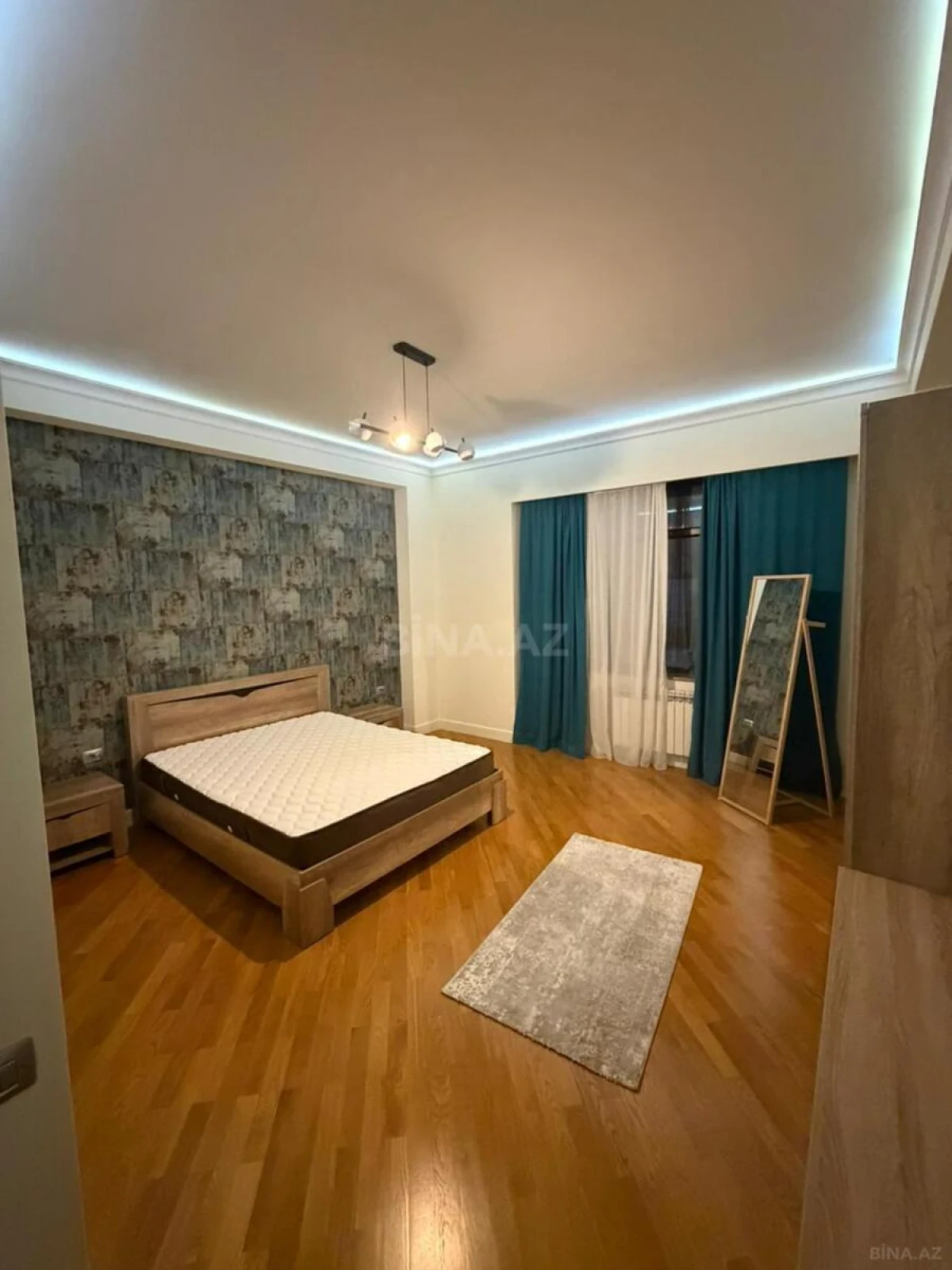 Kirayə verilir 4 otaqlı mənzil 140 m²