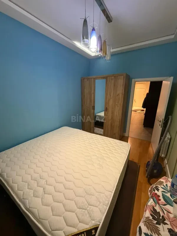 Kirayə verilir 4 otaqlı mənzil 140 m²