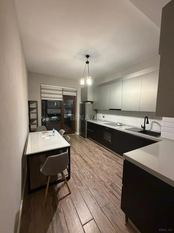 Kirayə verilir 4 otaqlı mənzil 140 m²