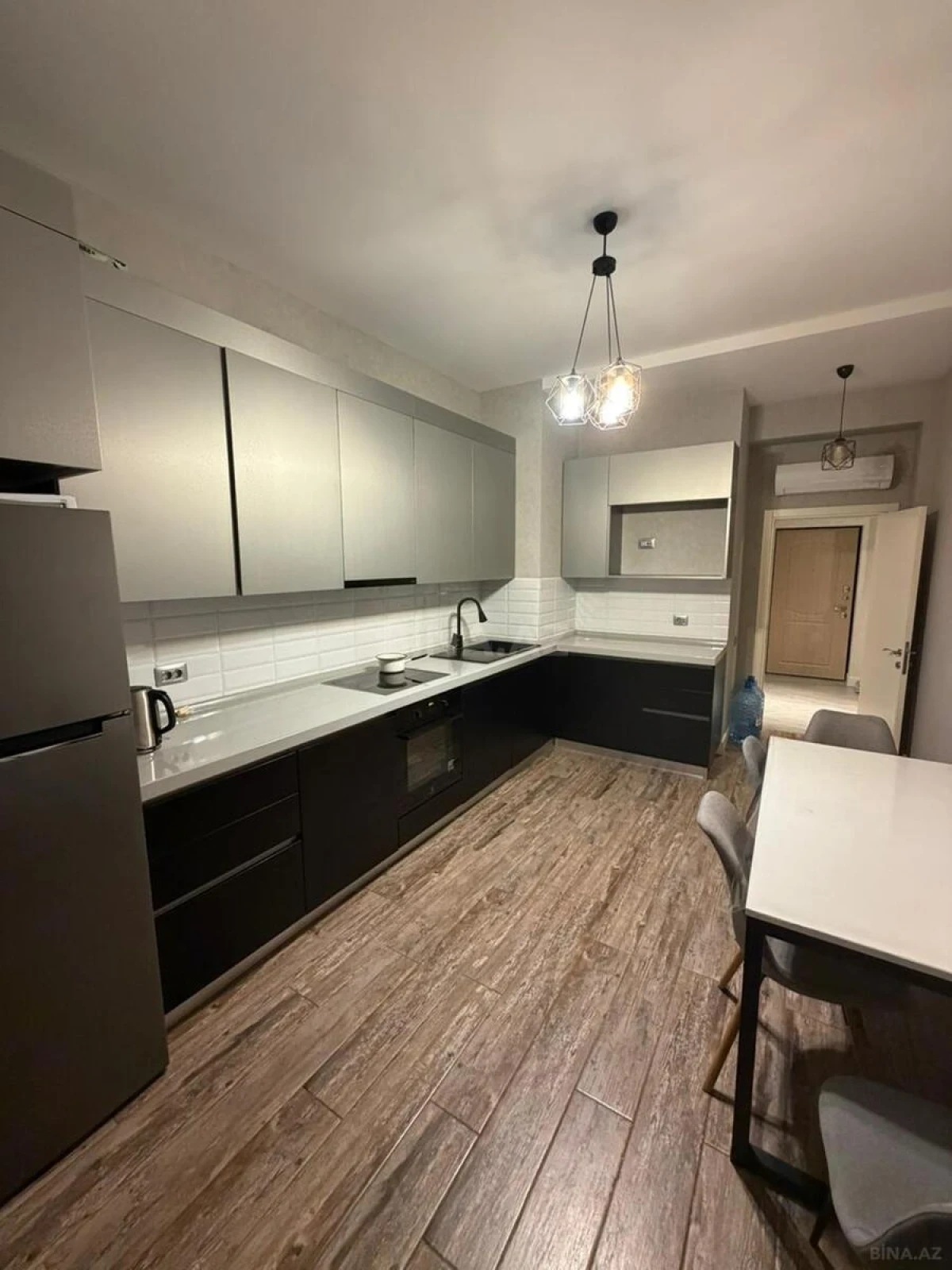 Kirayə verilir 4 otaqlı mənzil 140 m²