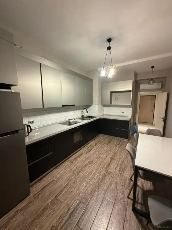 Kirayə verilir 4 otaqlı mənzil 140 m²