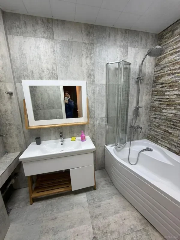 Kirayə verilir 4 otaqlı mənzil 140 m²