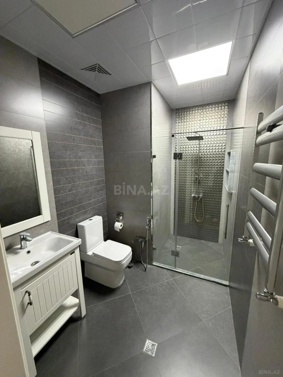 Kirayə verilir 4 otaqlı mənzil 140 m²