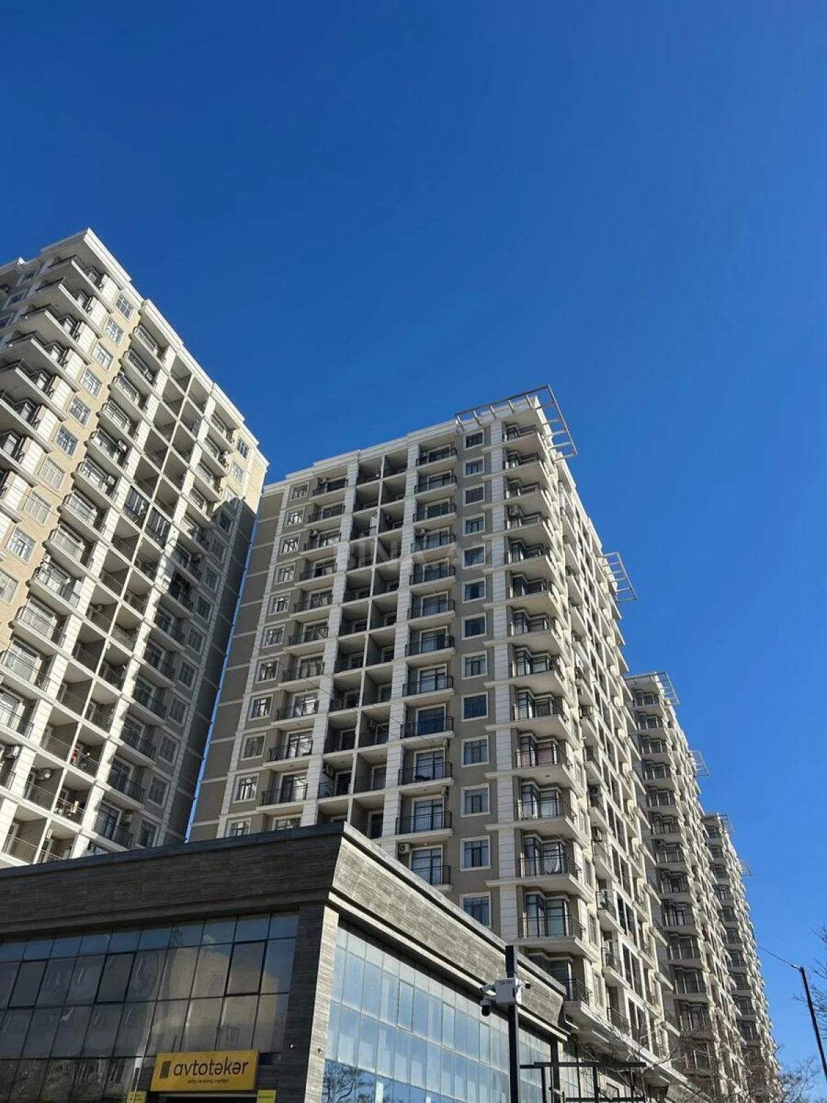 Satılır 3 otaqlı mənzil 122 m²