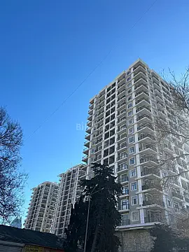 Satılır 3 otaqlı mənzil 122 m²