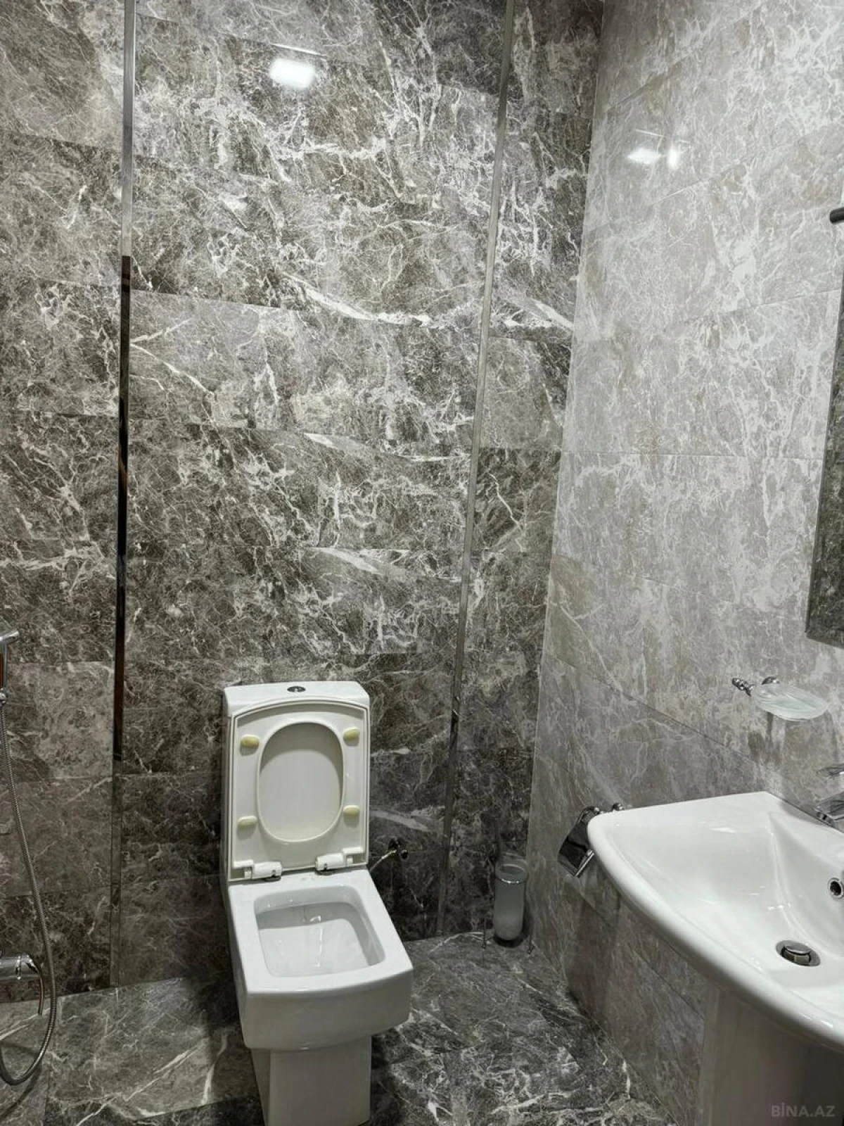 Kirayə verilir 3 otaqlı mənzil 150 m²