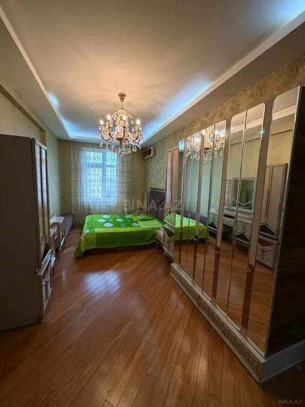 Kirayə verilir 3 otaqlı mənzil 150 m²