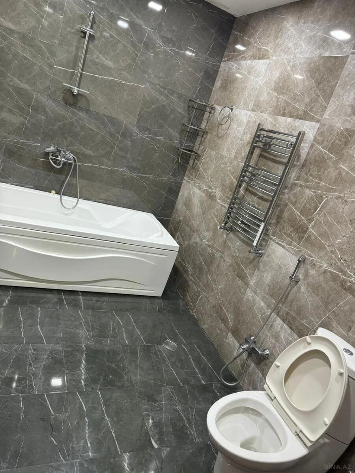 Kirayə verilir 3 otaqlı mənzil 150 m²