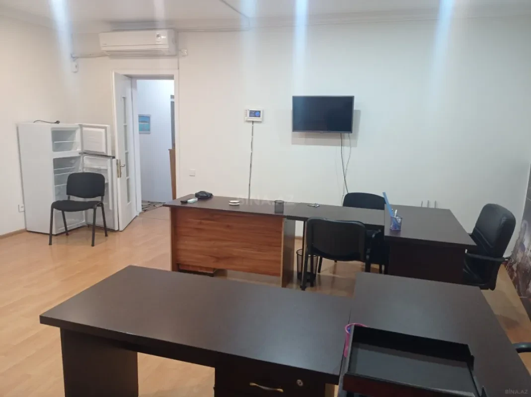 Kirayə verilir 2 otaqlı ofis 80 m²