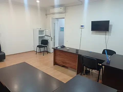 Kirayə verilir 2 otaqlı ofis 80 m²