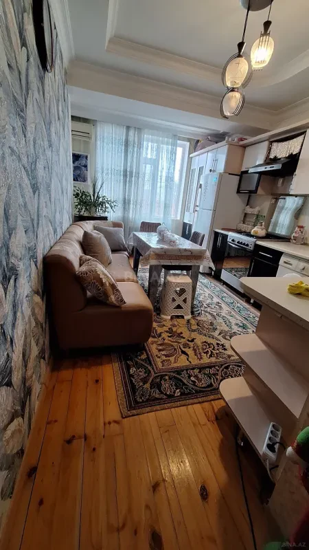 Kirayə verilir 2 otaqlı mənzil 70 m²