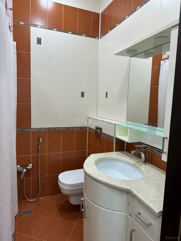 Satılır 5 otaqlı mənzil 235 m²