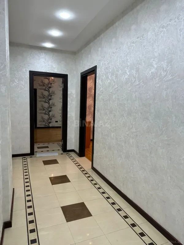 Satılır 5 otaqlı mənzil 235 m²