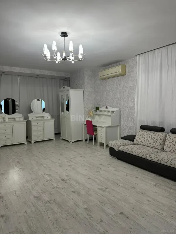 Satılır 5 otaqlı mənzil 235 m²