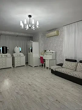 Satılır 5 otaqlı mənzil 235 m²
