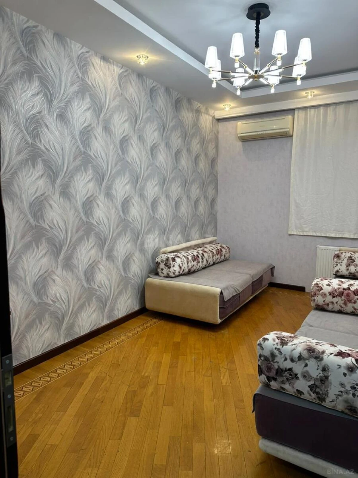 Satılır 5 otaqlı mənzil 235 m²