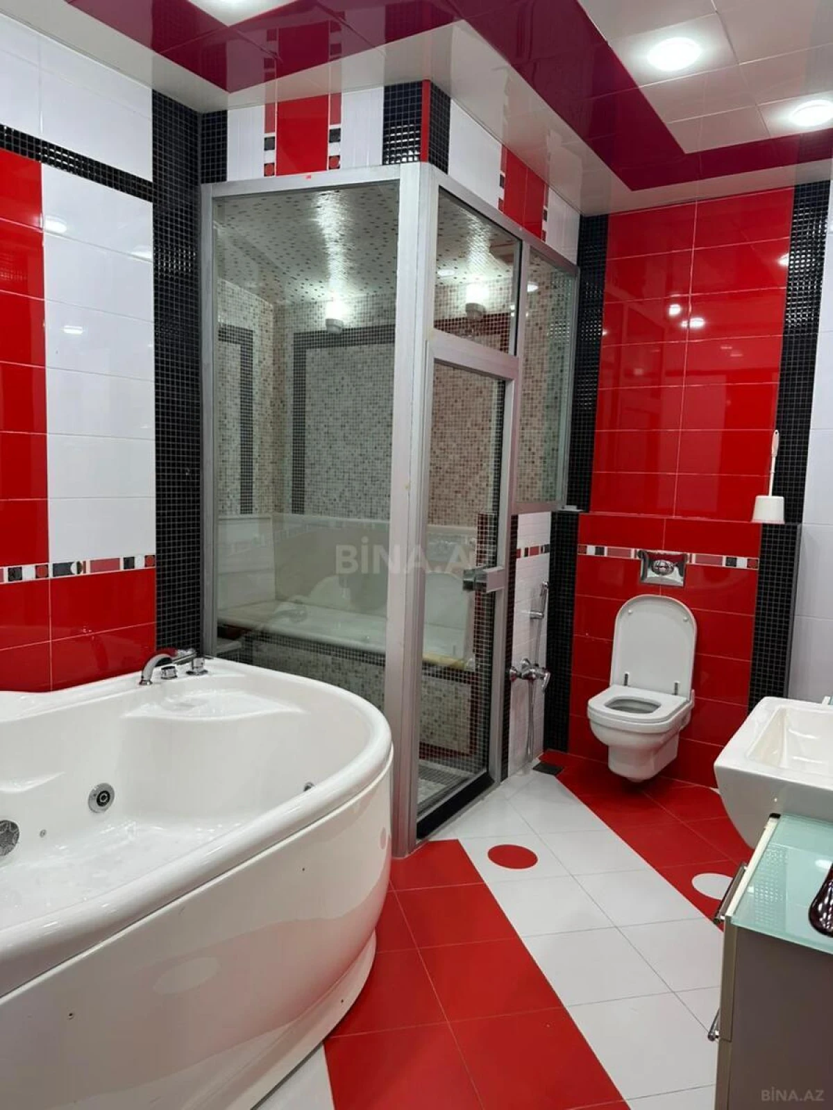 Satılır 5 otaqlı mənzil 235 m²
