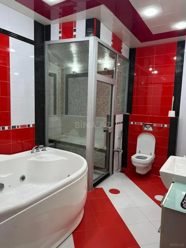 Satılır 5 otaqlı mənzil 235 m²