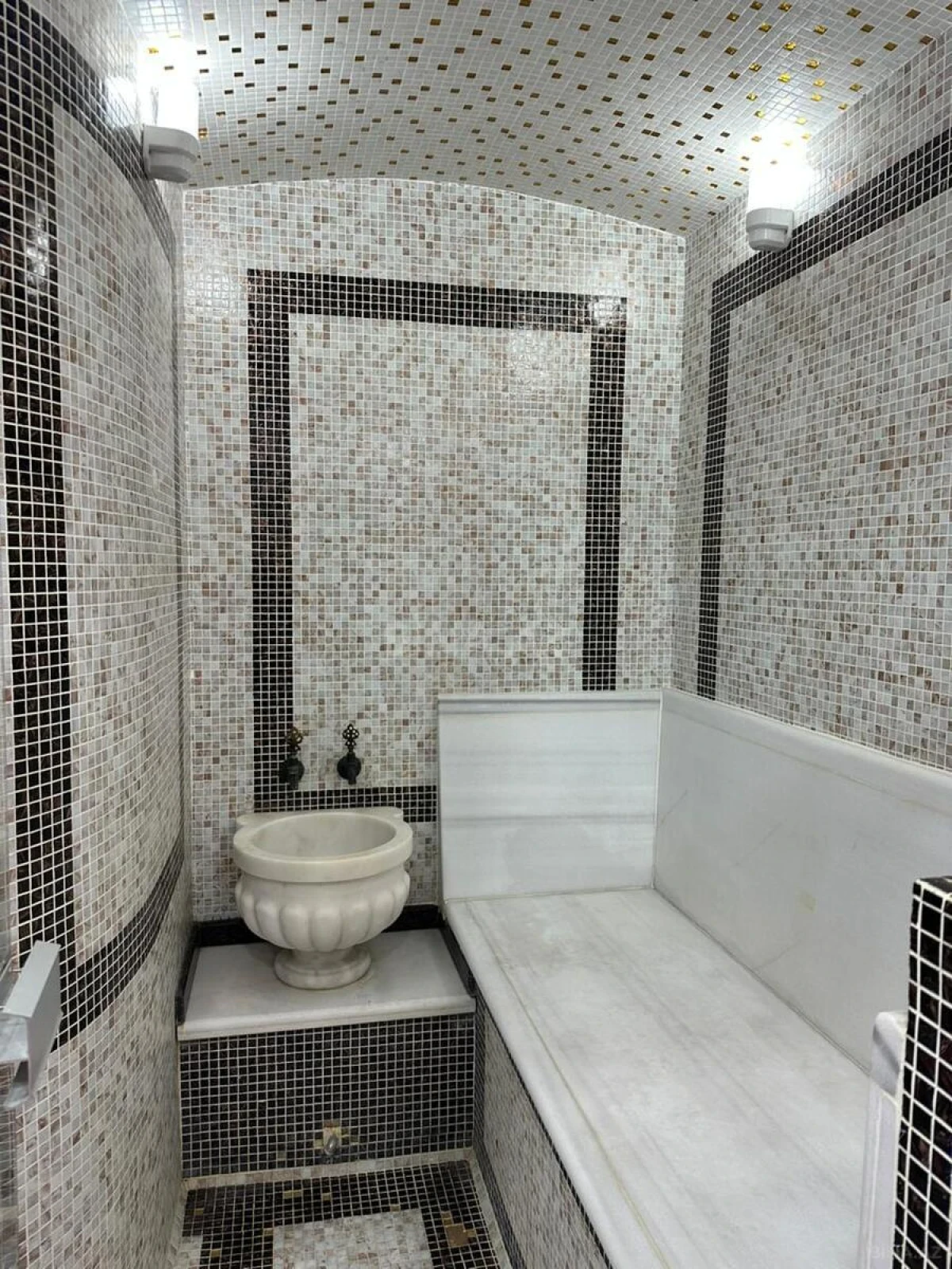 Satılır 5 otaqlı mənzil 235 m²